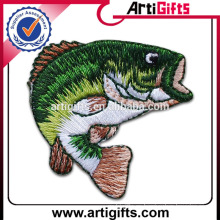 Insignias bordadas pescados de la moda de la promoción de Artigifts